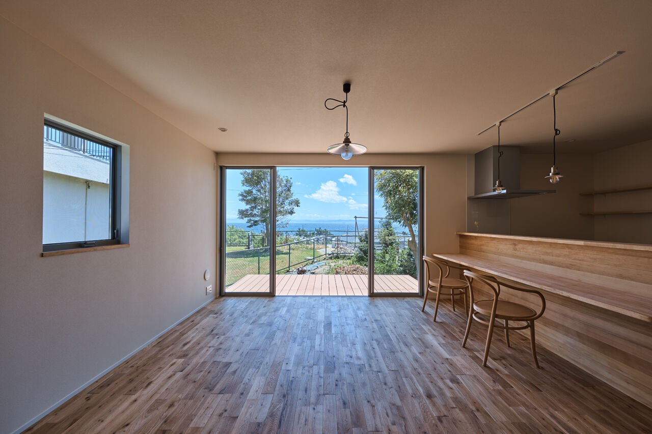 松下工務店 【淡路市｜2000万円台｜セカンドハウスの間取り】動植物と共に暮らす。海を望む丘に佇む三角屋根の家の建築実例画像2