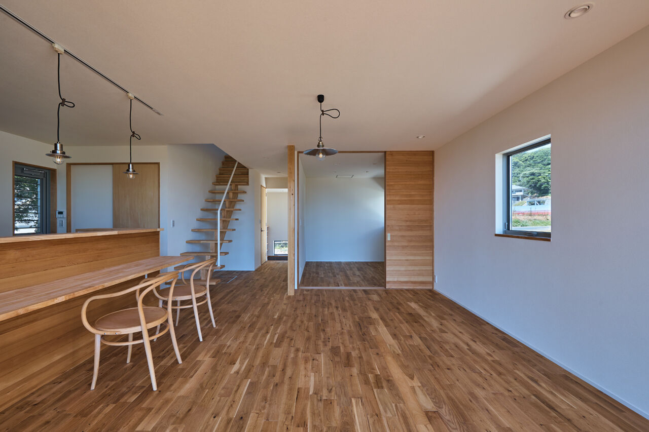 松下工務店 【淡路市｜2000万円台｜セカンドハウスの間取り】動植物と共に暮らす。海を望む丘に佇む三角屋根の家の建築実例画像3