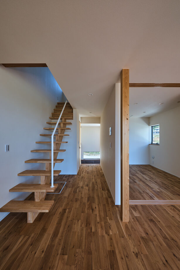 松下工務店 【淡路市｜2000万円台｜セカンドハウスの間取り】動植物と共に暮らす。海を望む丘に佇む三角屋根の家の建築実例画像4