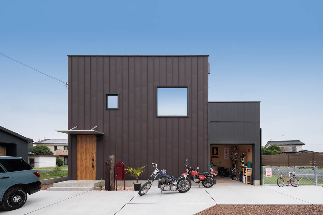 studio＊mag（スタジオマグ） 【1000万円台/32坪/間取り図/インナーガレージ】ワクワクが満載のバイクガレージを遊び尽くす！の建築実例画像1