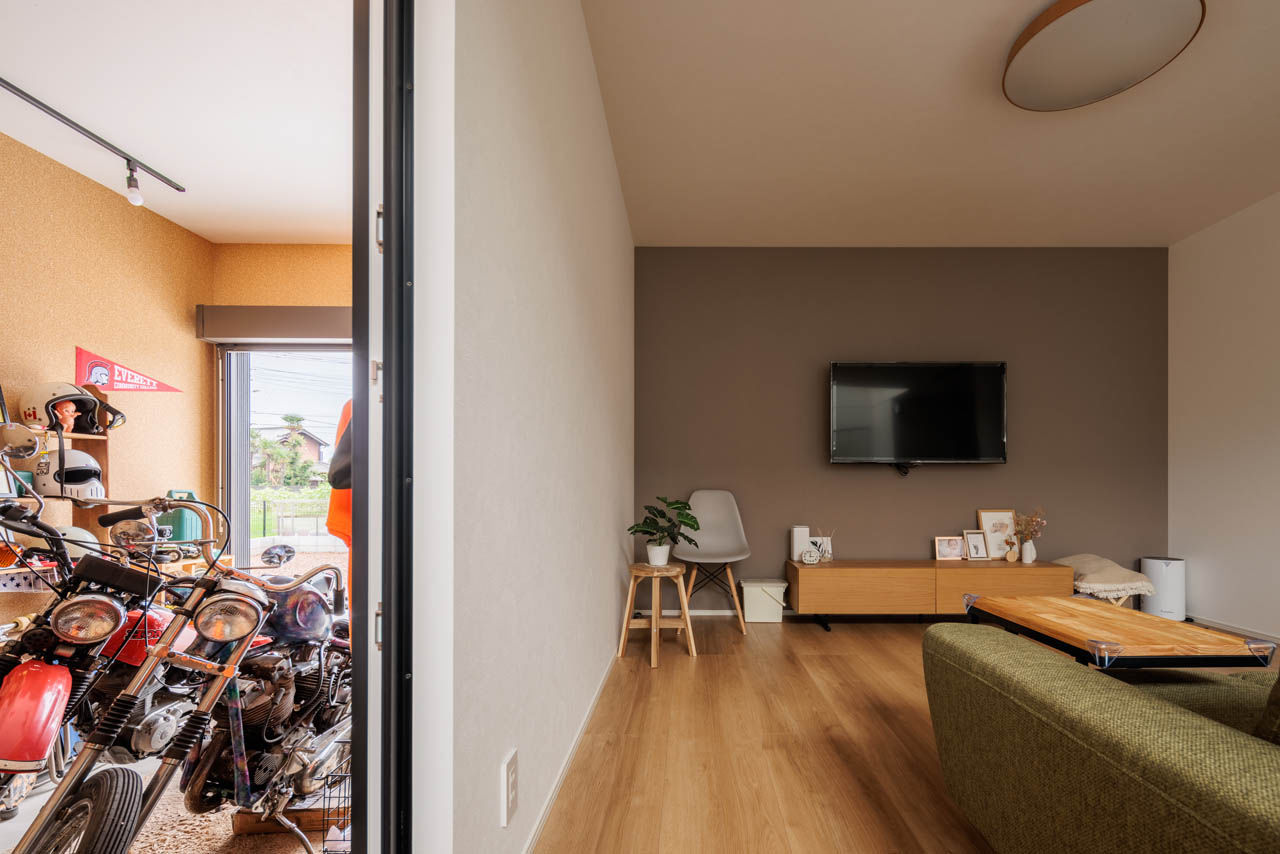 studio＊mag（スタジオマグ） 【1000万円台/32坪/間取り図/インナーガレージ】ワクワクが満載のバイクガレージを遊び尽くす！の建築実例画像5