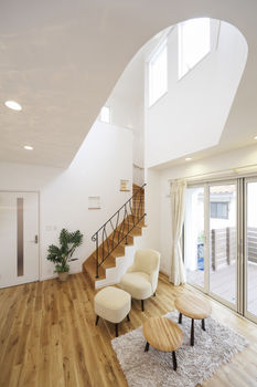 ハスカーサ　ポラスグループ 【1000万円台/32坪/吹抜け】オレンジ色の洋瓦屋根が特徴の南欧リゾートスタイルの明るく暮らしやすい家の建築実例画像4