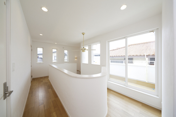 ハスカーサ　ポラスグループ 【1000万円台/32坪/吹抜け】オレンジ色の洋瓦屋根が特徴の南欧リゾートスタイルの明るく暮らしやすい家の建築実例画像7