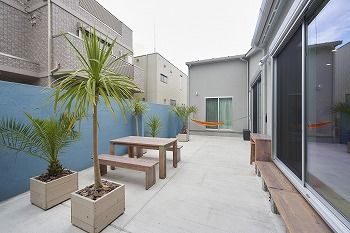 ハスカーサ　ポラスグループ 【20坪台/平屋】家具を邪魔しないシンプルさとコンセプトがある外観。中庭と一体化する明るいLDKの家の建築実例画像4