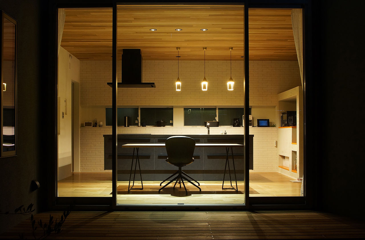 ハスカーサ　ポラスグループ 【30坪台/片流れ屋根/中庭/回遊動線/ダウンフロアリビング】場所ごとに変化する空間を楽しむ寛ぎと癒しの家の建築実例画像9