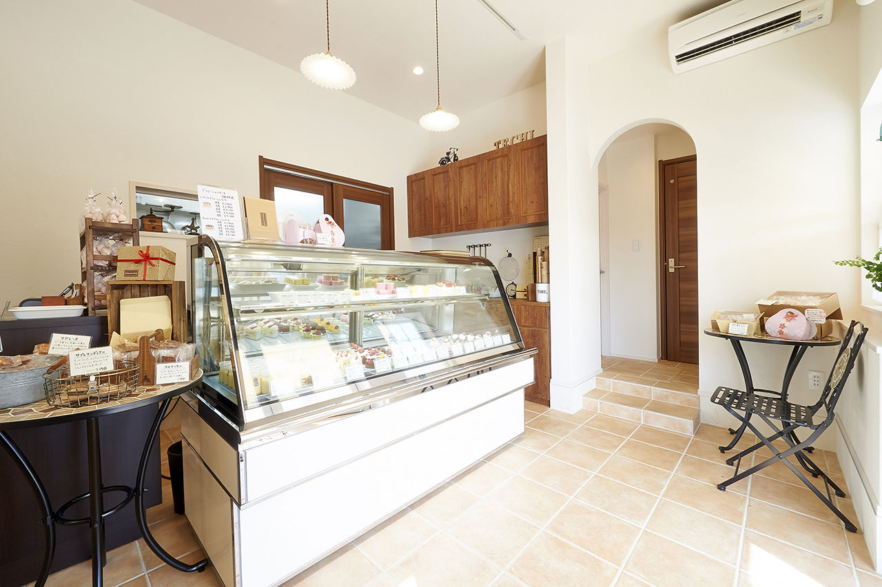 ハスカーサ　ポラスグループ 【千葉県/40坪台/店舗併用/完全分離型】親しみやすさを大切に。1階は店舗、2階を住居にしたメリハリある家の建築実例画像3