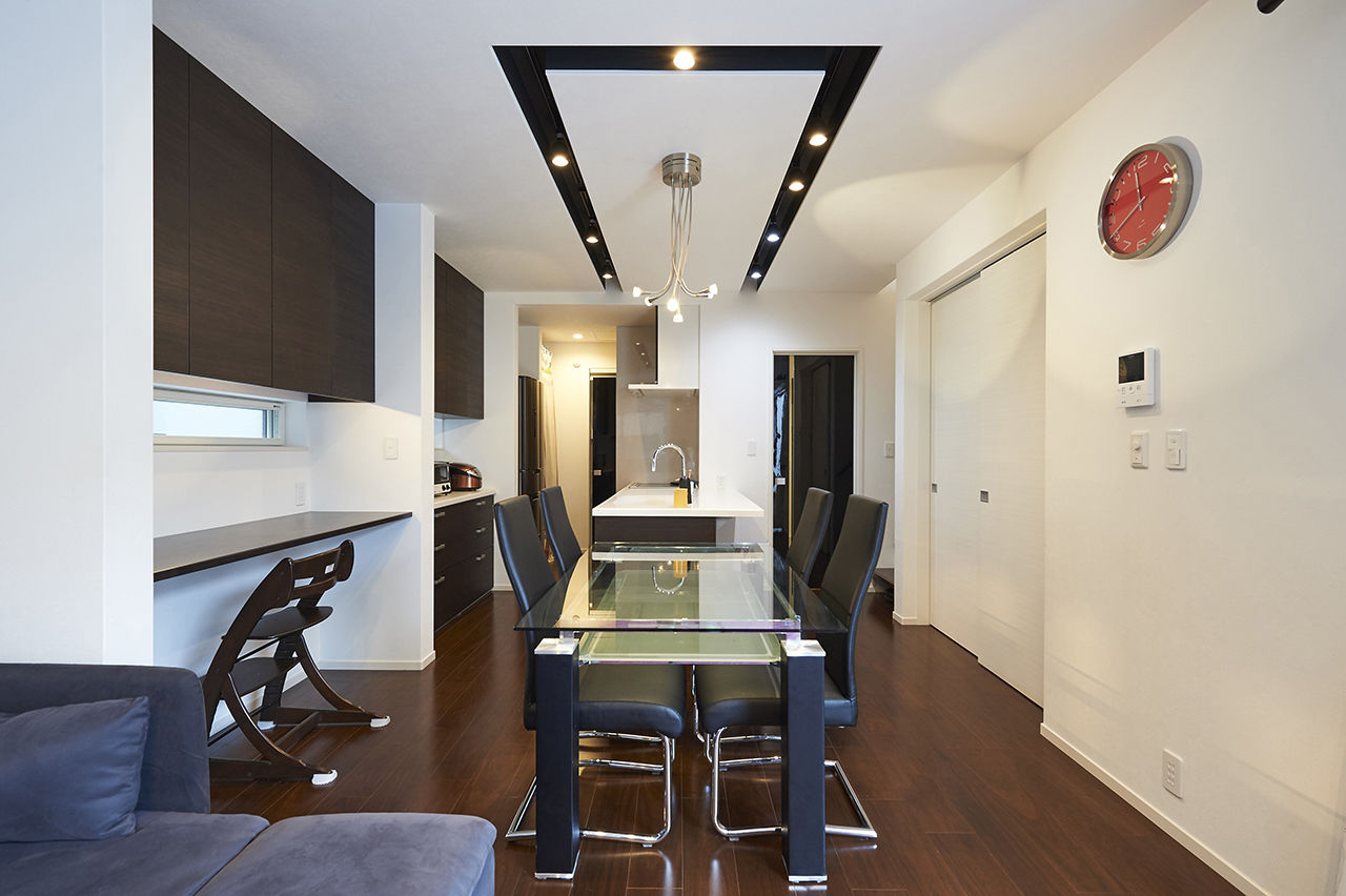 ハスカーサ　ポラスグループ 【2000万円台/30坪台/間取り図あり】灯りが迎える美しい玄関。重厚さと開放感をマッチさせた空間設計の家の建築実例画像7