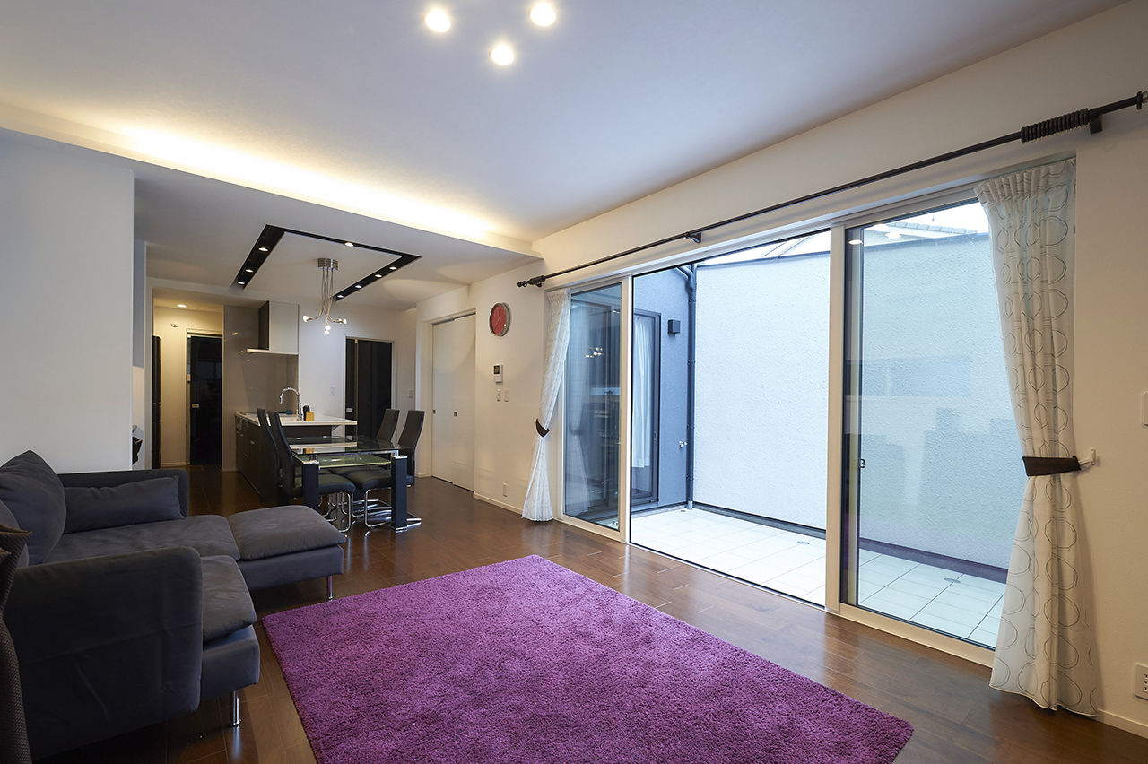 ハスカーサ　ポラスグループ 【2000万円台/30坪台/間取り図あり】灯りが迎える美しい玄関。重厚さと開放感をマッチさせた空間設計の家の建築実例画像8