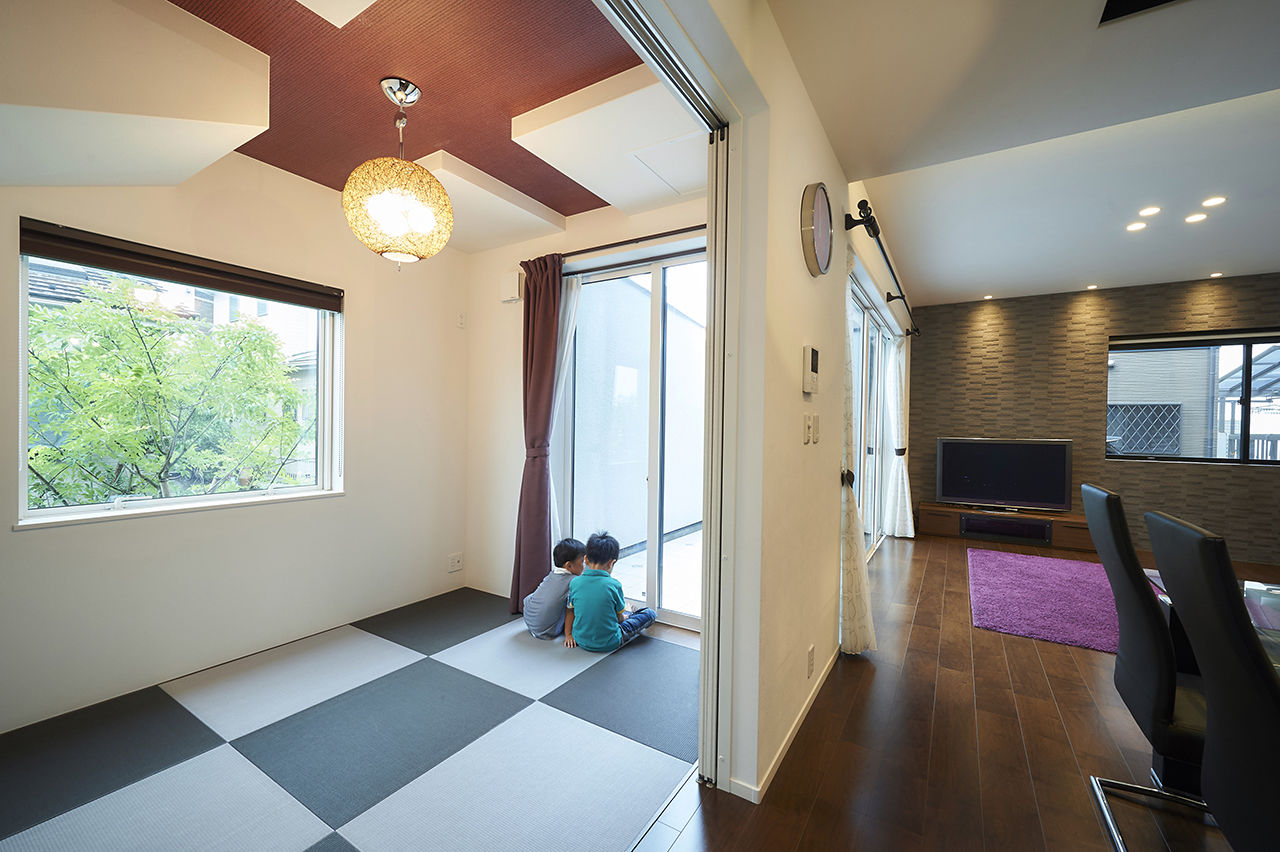 ハスカーサ　ポラスグループ 【2000万円台/30坪台/間取り図あり】灯りが迎える美しい玄関。重厚さと開放感をマッチさせた空間設計の家の建築実例画像9