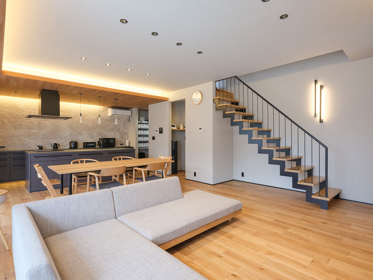 ハスカーサ　ポラスグループ 【4000万円台/40坪台/中庭】直線が織りなす、端正な美しさ。ゲストとくつろぐミニマルな家の建築実例画像3