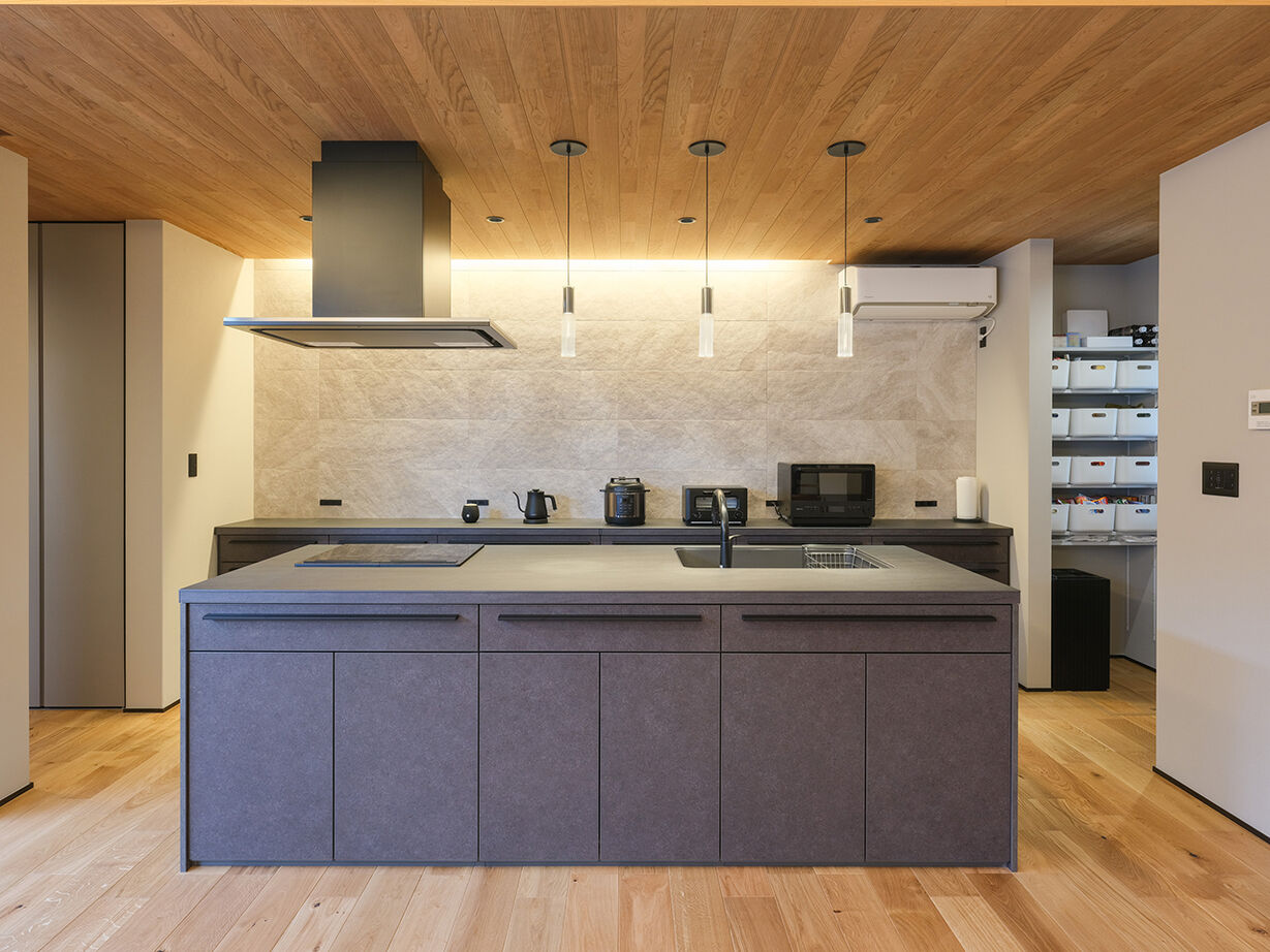 ハスカーサ　ポラスグループ 【4000万円台/40坪台/中庭】直線が織りなす、端正な美しさ。ゲストとくつろぐミニマルな家の建築実例画像4