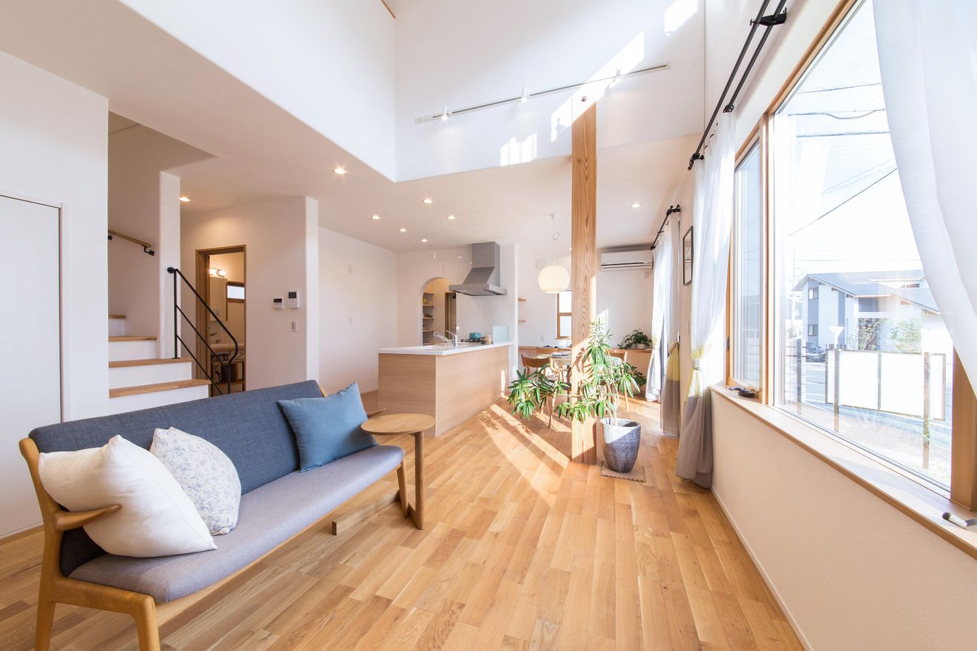 花みずき工房 【静岡｜北欧風｜吹抜け｜2400万円｜間取図あり】光と風がたっぷり注ぐ、"甘すぎない"北欧テイストの住まいの建築実例画像2