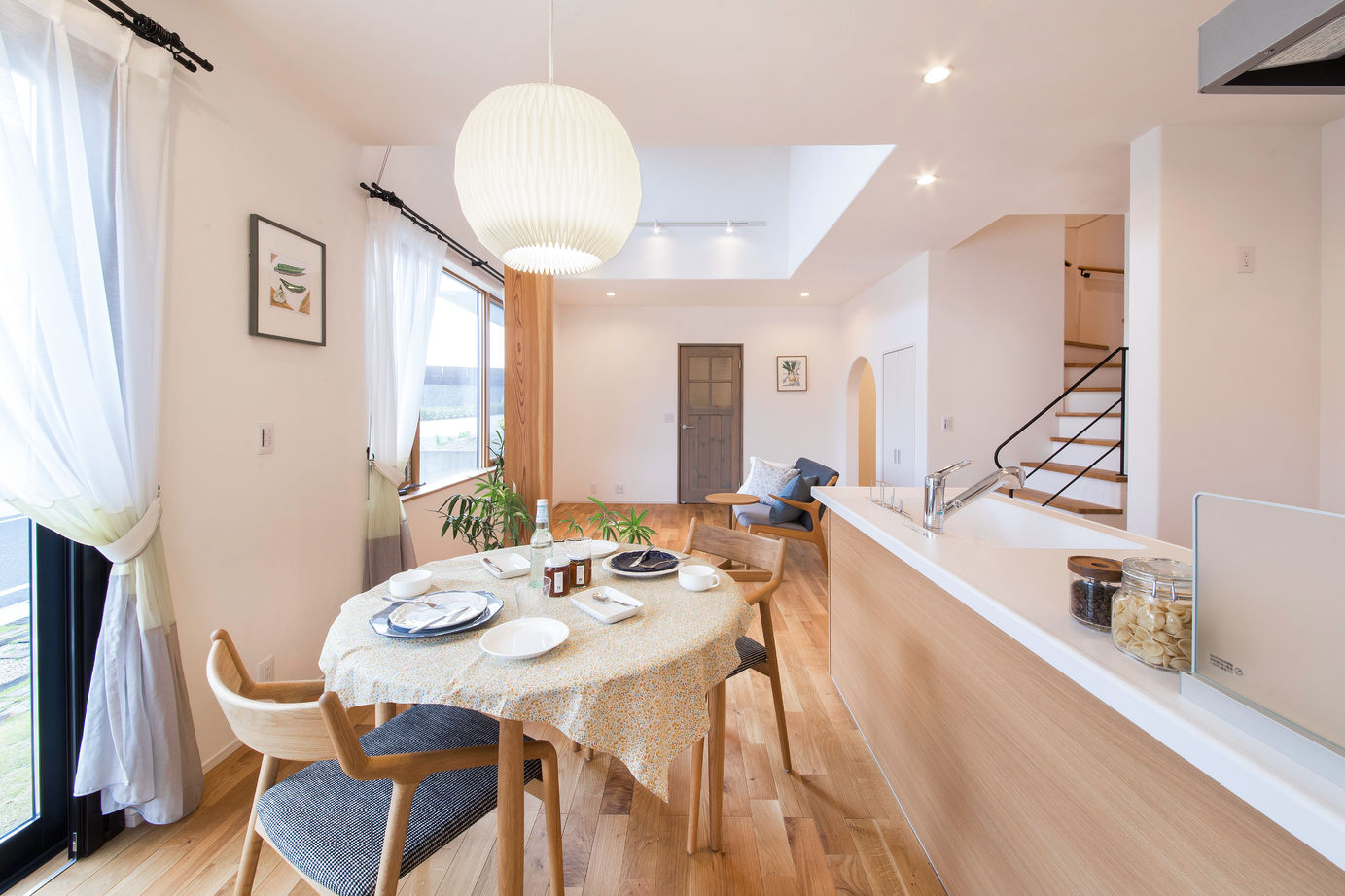 花みずき工房 【静岡｜北欧風｜吹抜け｜2400万円｜間取図あり】光と風がたっぷり注ぐ、"甘すぎない"北欧テイストの住まいの建築実例画像3