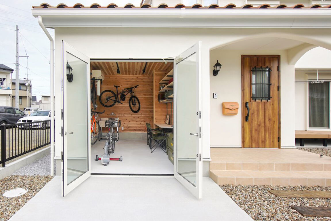 花みずき工房 【静岡｜ガレージハウス｜2000万円台】自慢のロードバイクガレージで趣味満喫！プロヴァンステイストの家の建築実例画像2