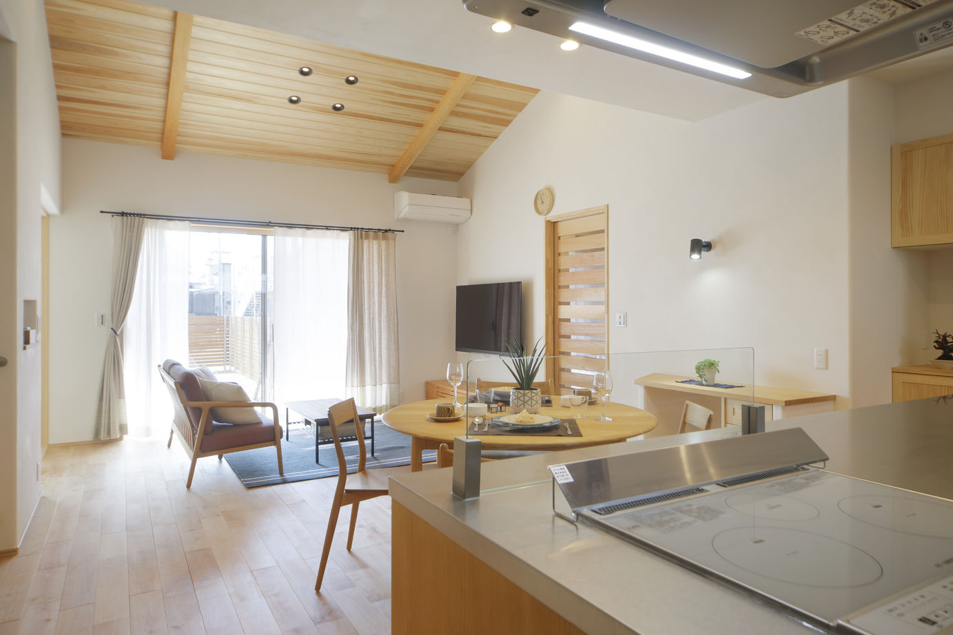 花みずき工房 【静岡｜平屋｜2000万円台｜間取図あり】幼い頃に暮した「庭のある日本家屋」をイメージした和モダンの平屋の建築実例画像2