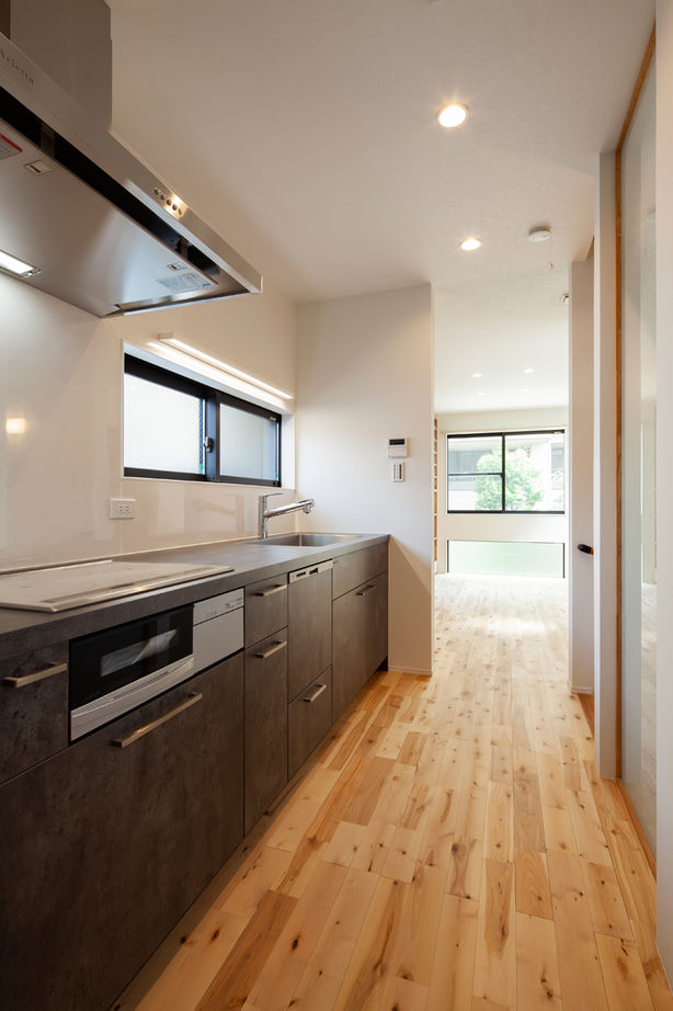 丸山建設（Ｅ‐ＨＯＭＥ一級建築士事務所） 【間口3.8ｍ/店舗併用/3階建/間取図/狭小】間口3.8ｍの狭小住宅。高い強度を叶える木造フレーム工法の家の建築実例画像5