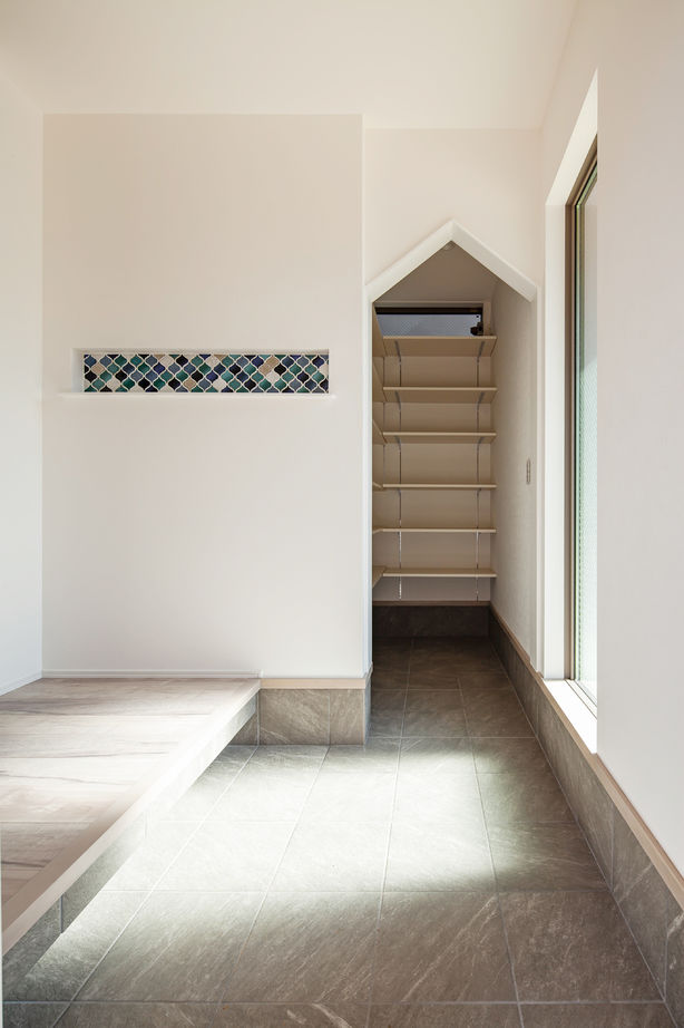 丸山建設（Ｅ‐ＨＯＭＥ一級建築士事務所） 【愛知県/2000万円台/間取図有/ビルトインガレージ】キッチンを中心にしたLDK。家事楽でオシャレな家の建築実例画像6