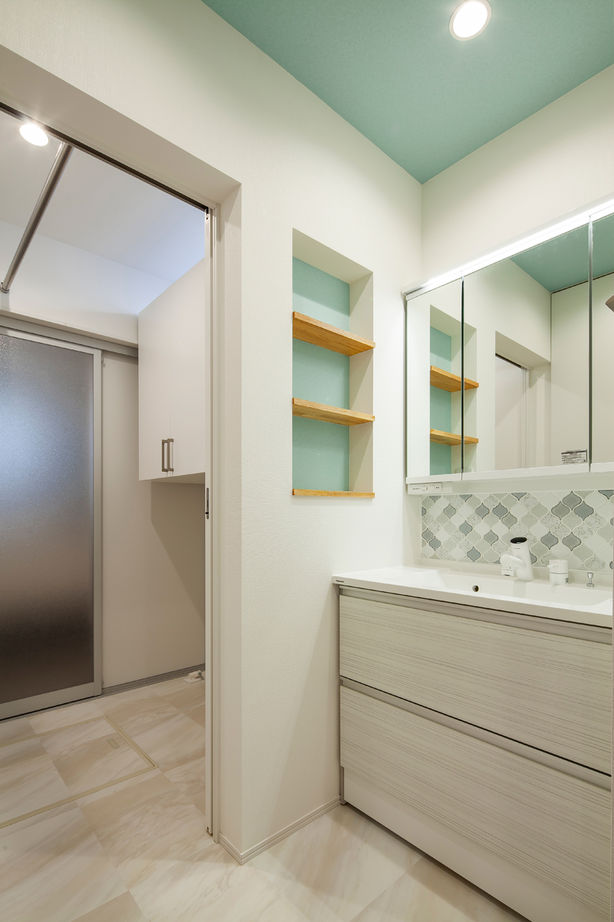 丸山建設（Ｅ‐ＨＯＭＥ一級建築士事務所） 【愛知県/2000万円台/間取図有/ビルトインガレージ】キッチンを中心にしたLDK。家事楽でオシャレな家の建築実例画像7