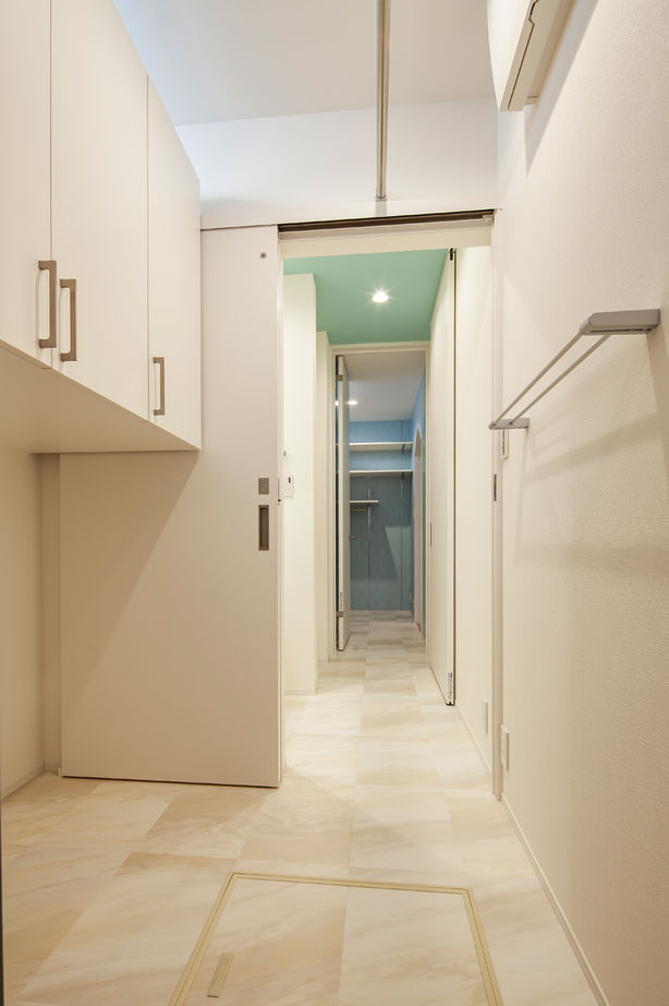 丸山建設（Ｅ‐ＨＯＭＥ一級建築士事務所） 【愛知県/2000万円台/間取図有/ビルトインガレージ】キッチンを中心にしたLDK。家事楽でオシャレな家の建築実例画像8