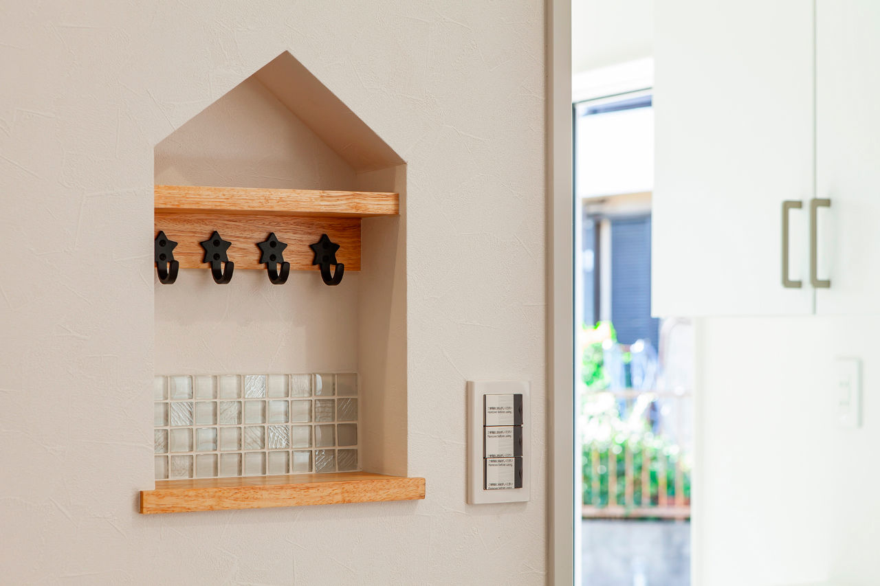 丸山建設（Ｅ‐ＨＯＭＥ一級建築士事務所） 【愛知県/2000万円台/間取図有/ビルトインガレージ】キッチンを中心にしたLDK。家事楽でオシャレな家の建築実例画像10