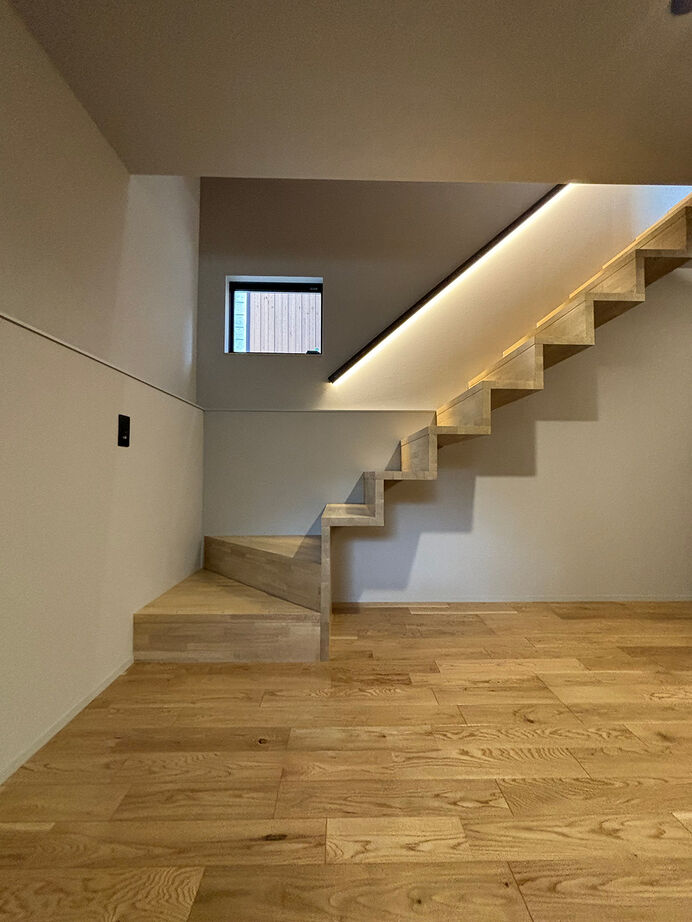 丸山建設（Ｅ‐ＨＯＭＥ一級建築士事務所） 【愛知県/高低差/高さ制限/建ぺい率/半地下】一級建築士と創る。1階層2.1m天井の開放的な住まいの建築実例画像6