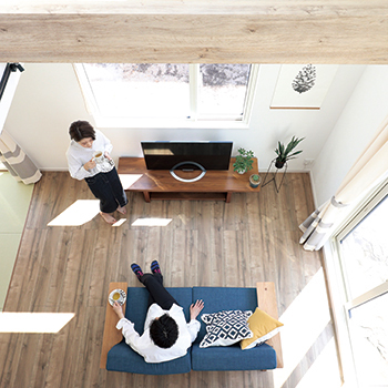 匠建(たっけん）コーポレーション 【札幌市　29.06坪　夫婦　全室床暖房】吹抜けと、注ぐ陽射しが心地よいナチュラルテイストな家の建築実例画像2