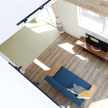 匠建(たっけん）コーポレーション 【札幌市　29.06坪　夫婦　全室床暖房】吹抜けと、注ぐ陽射しが心地よいナチュラルテイストな家の建築実例画像3