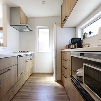 匠建(たっけん）コーポレーション 【札幌市　29.06坪　夫婦　全室床暖房】吹抜けと、注ぐ陽射しが心地よいナチュラルテイストな家の建築実例画像6