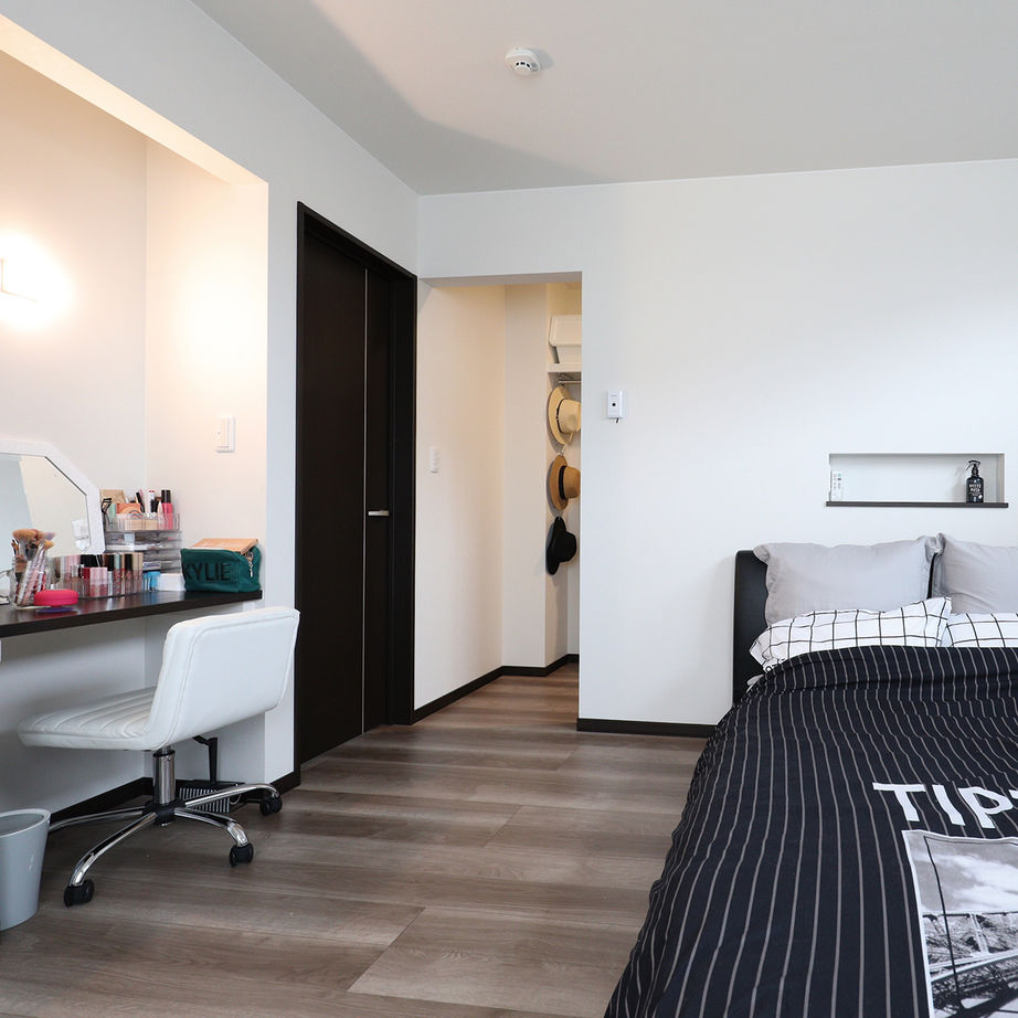 匠建(たっけん）コーポレーション 【札幌市　32.44坪　４人家族　全室床暖房】アイデア収納で室内すっきり。インテリアの色合いもモダンな家の建築実例画像6