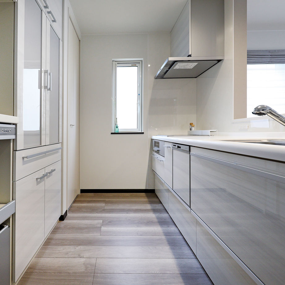 匠建(たっけん）コーポレーション 【札幌市　32.44坪　４人家族　全室床暖房】アイデア収納で室内すっきり。インテリアの色合いもモダンな家の建築実例画像7