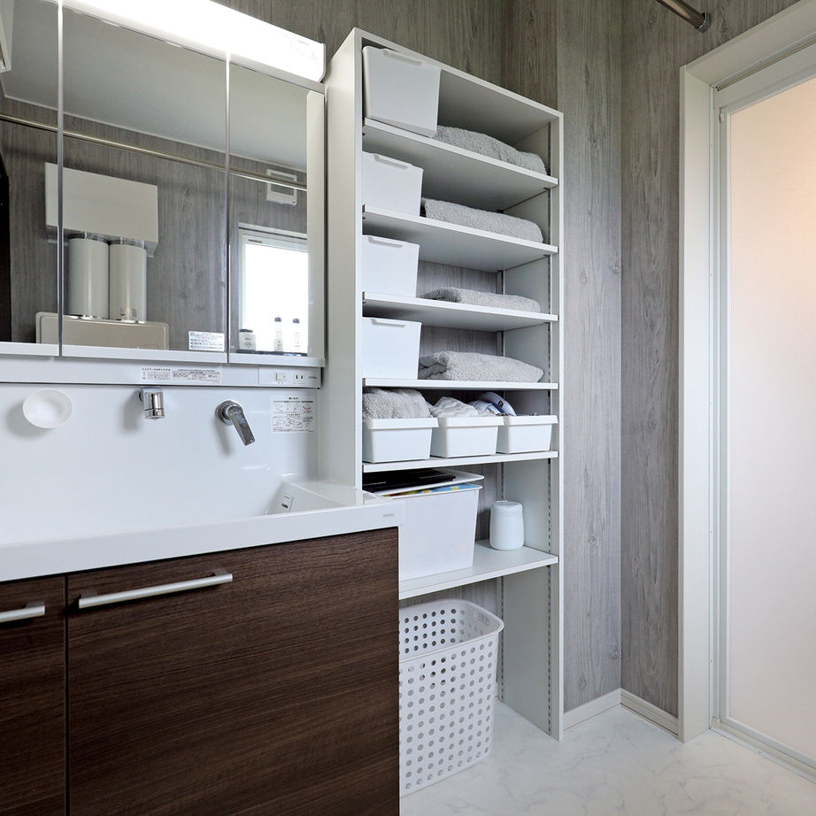 匠建(たっけん）コーポレーション 【札幌市　32.44坪　４人家族　全室床暖房】アイデア収納で室内すっきり。インテリアの色合いもモダンな家の建築実例画像8