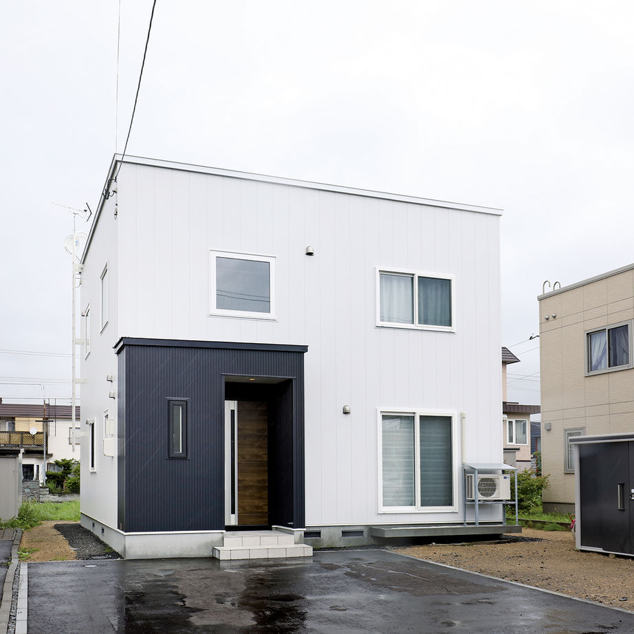 匠建(たっけん）コーポレーション 【札幌市　32.44坪　４人家族　全室床暖房】アイデア収納で室内すっきり。インテリアの色合いもモダンな家の建築実例画像10