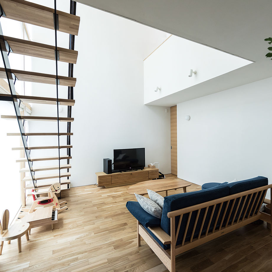 匠建(たっけん）コーポレーション 【36.01坪　３人家族　全室床暖房】床は無垢材、壁は塗壁。自然素材と空間デザインが洗練された住まいの建築実例画像2