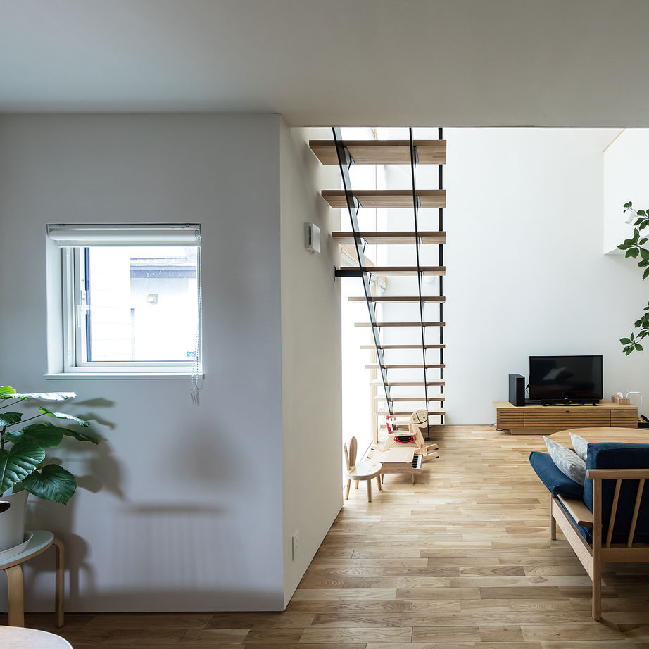 匠建(たっけん）コーポレーション 【36.01坪　３人家族　全室床暖房】床は無垢材、壁は塗壁。自然素材と空間デザインが洗練された住まいの建築実例画像3