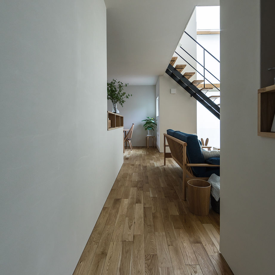 匠建(たっけん）コーポレーション 【36.01坪　３人家族　全室床暖房】床は無垢材、壁は塗壁。自然素材と空間デザインが洗練された住まいの建築実例画像4