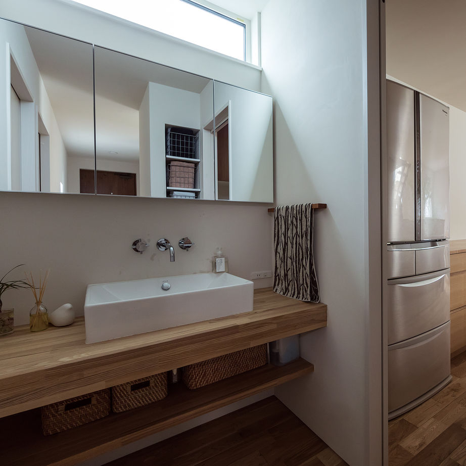 匠建(たっけん）コーポレーション 【36.01坪　３人家族　全室床暖房】床は無垢材、壁は塗壁。自然素材と空間デザインが洗練された住まいの建築実例画像6