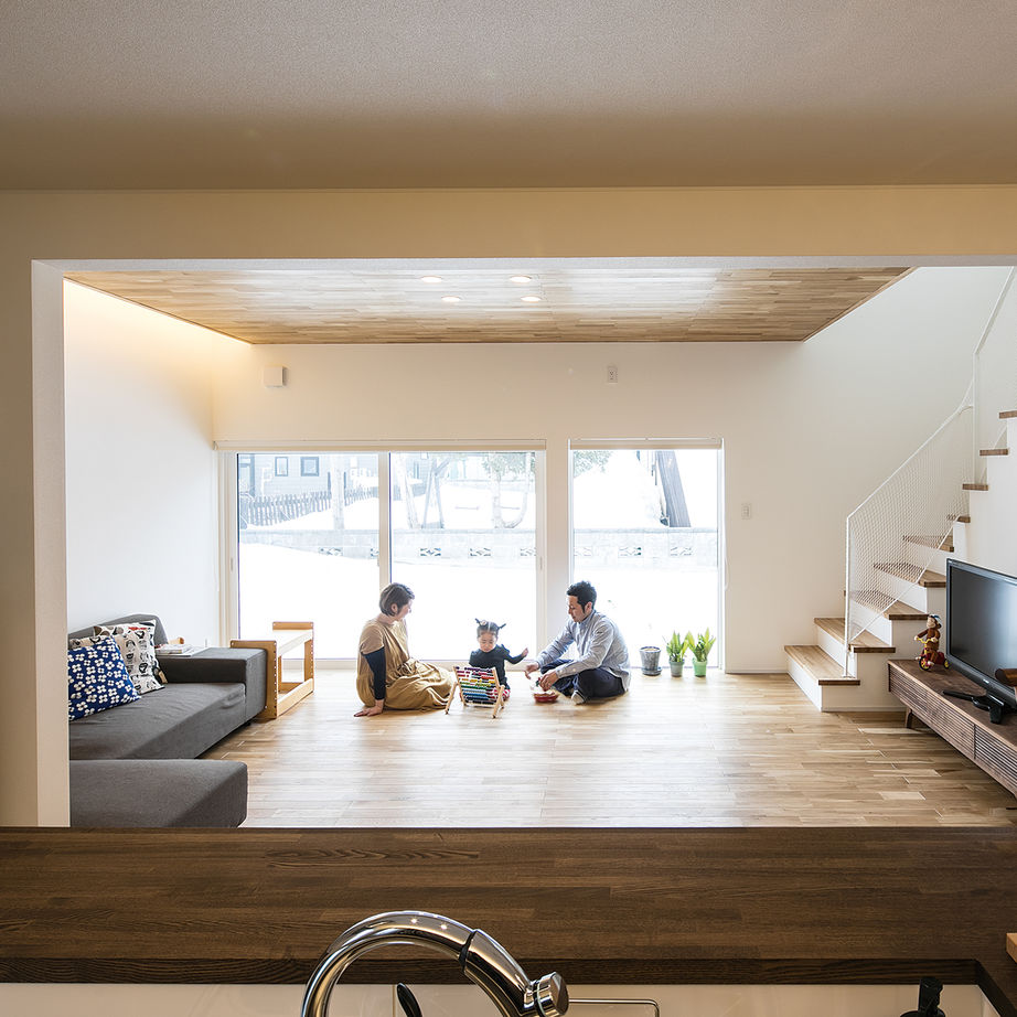 匠建(たっけん）コーポレーション 【札幌市　36.17坪　３人家族　全室床暖房】自然木と造作家具の深い味わい、秀逸なデザインが気品ある家の建築実例画像2