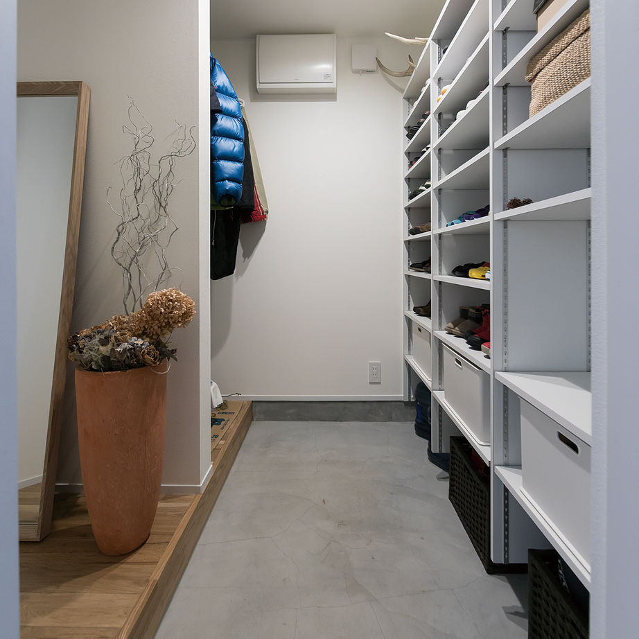 匠建(たっけん）コーポレーション 【札幌市　36.17坪　３人家族　全室床暖房】自然木と造作家具の深い味わい、秀逸なデザインが気品ある家の建築実例画像8