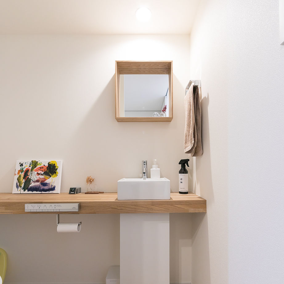 匠建(たっけん）コーポレーション 【札幌市　36.17坪　３人家族　全室床暖房】自然木と造作家具の深い味わい、秀逸なデザインが気品ある家の建築実例画像9