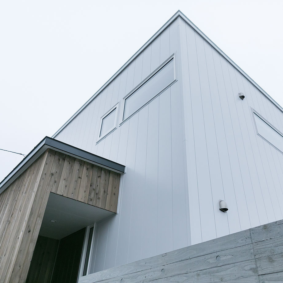 匠建(たっけん）コーポレーション 【札幌市　36.17坪　３人家族　全室床暖房】自然木と造作家具の深い味わい、秀逸なデザインが気品ある家の建築実例画像10