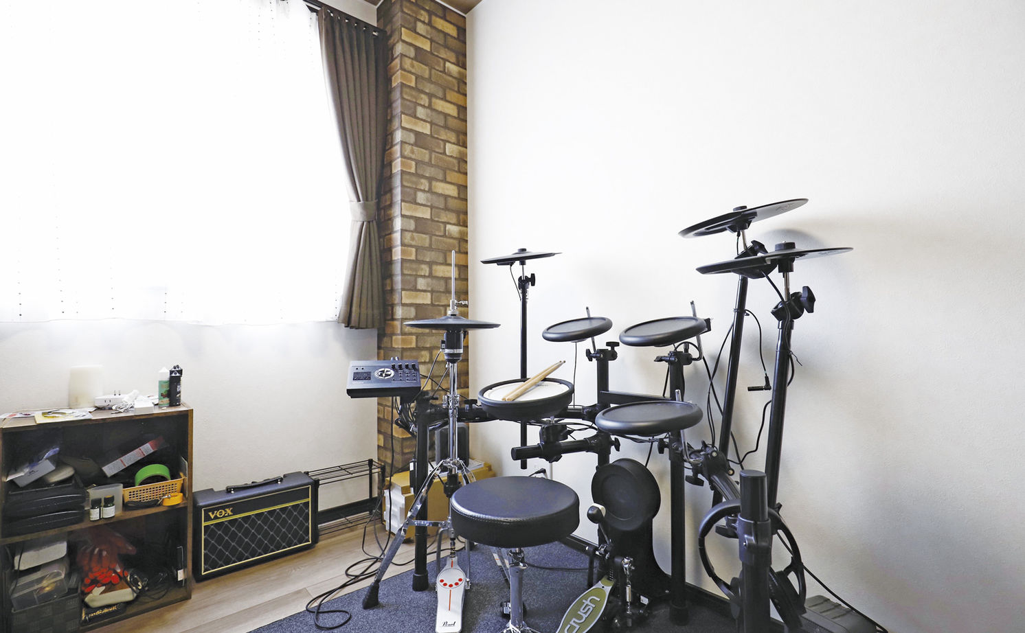 匠建(たっけん）コーポレーション 天井を全面木目柄でコーディネートした、ナチュラルテイストあふれる2階リビングの家の建築実例画像9