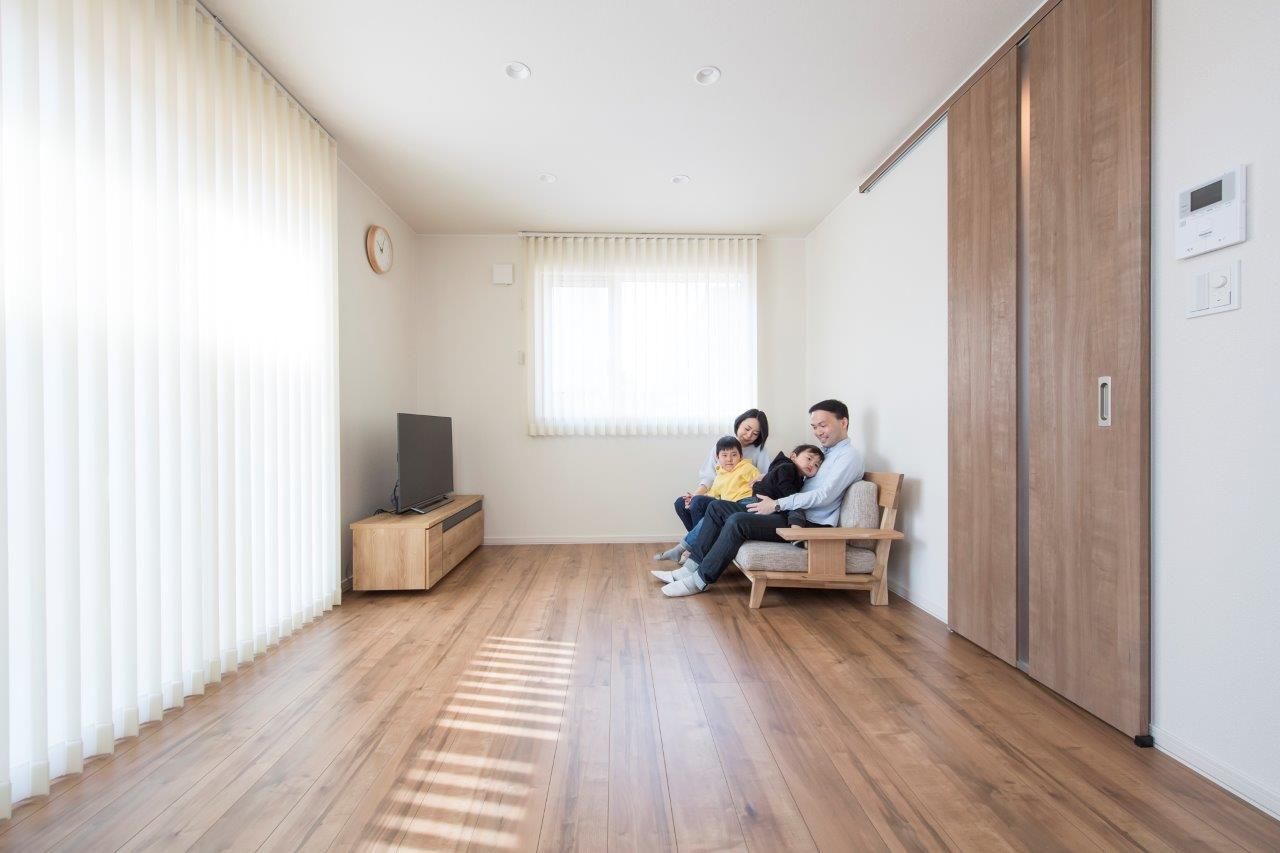 匠建(たっけん）コーポレーション 【札幌市　39坪　4人家族　全室床暖房】2WAYのシューズクロゼットや床暖房のやさしい暖かさが魅了の建築実例画像2