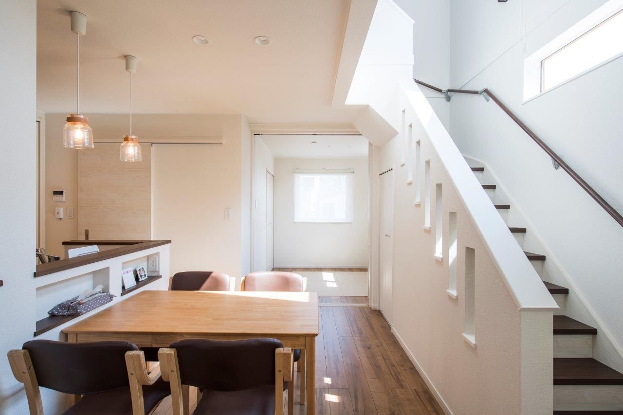 匠建(たっけん）コーポレーション 【札幌市　39坪　4人家族　全室床暖房】2WAYのシューズクロゼットや床暖房のやさしい暖かさが魅了の建築実例画像3