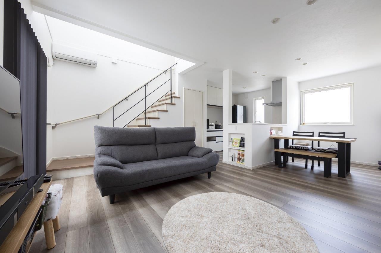 匠建(たっけん）コーポレーション 【札幌市　30坪　３人家族　全室床暖房】心地良い開放感と全室床暖房。収納充実。インテリアもモダン！の建築実例画像3