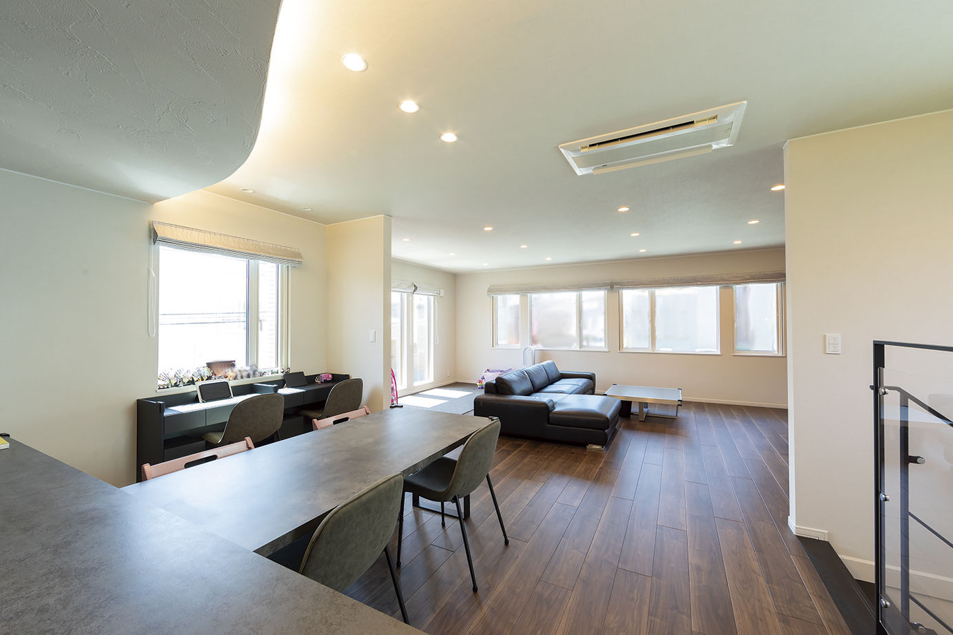 匠建(たっけん）コーポレーション 家族みんながくつろげる2階リビング！プレイスペースも確保の広々空間の建築実例画像2