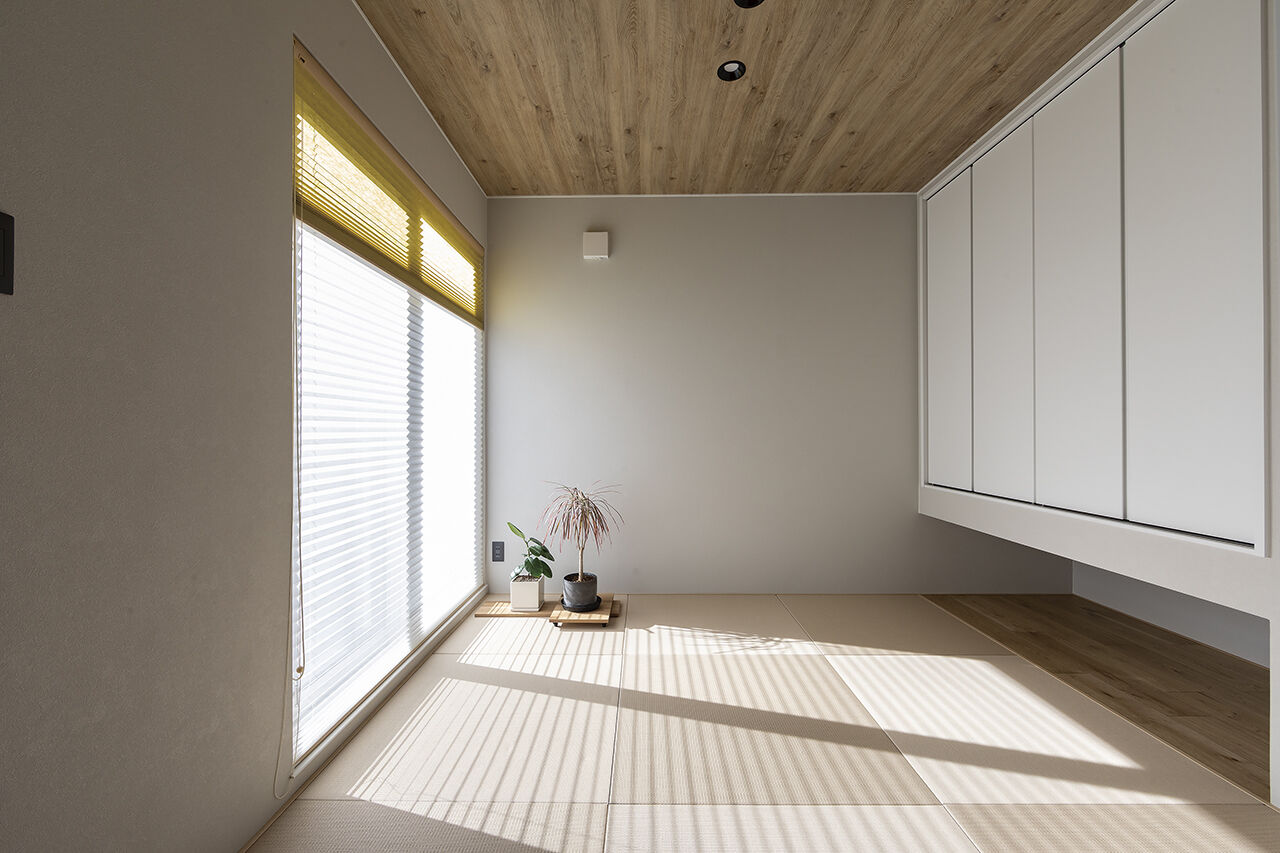 匠建(たっけん）コーポレーション 【札幌市　29.8坪　夫婦】存在感のあるキッチンが中心。室内窓は、空間と家族をつなげるの建築実例画像8