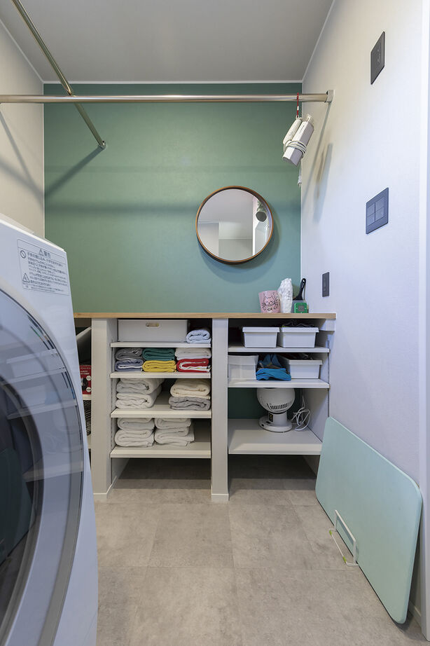 匠建(たっけん）コーポレーション 【札幌市　29.8坪　夫婦】存在感のあるキッチンが中心。室内窓は、空間と家族をつなげるの建築実例画像9