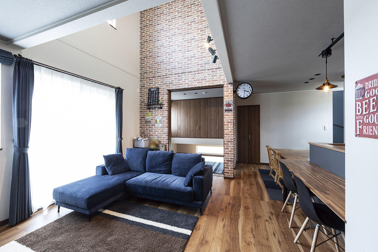 匠建(たっけん）コーポレーション 【37.3坪　3人家族　床暖房】壁紙、色合いでヴィンテージ風に。充実の標準仕様とコスパの良さが魅力の建築実例画像