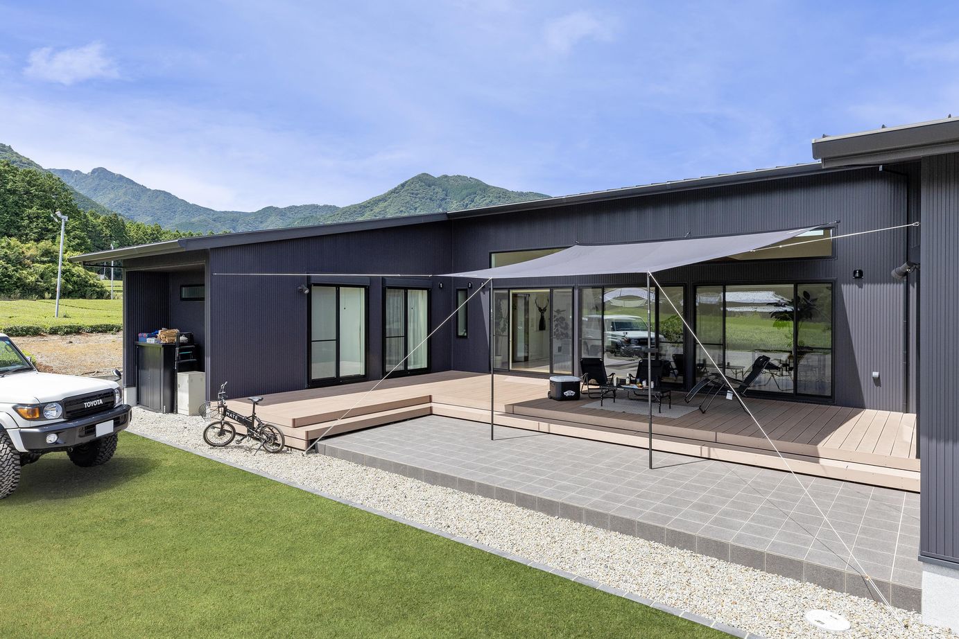 サティスホーム 【間取り図有×2000万円台×家事動線】LDKを中心に身支度する場所・眠る場所をコの字型でゾーニングした平屋の建築実例画像2