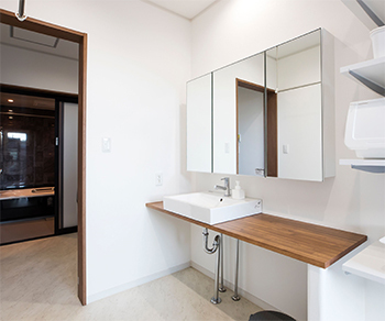 サティスホーム 【間取り図有×2000万円台×家事動線】LDKを中心に身支度する場所・眠る場所をコの字型でゾーニングした平屋の建築実例画像9